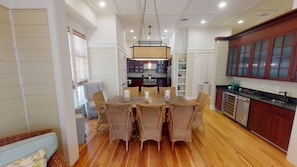 House, 6 Bedrooms | In-room dining