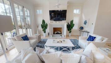 House, 5 Bedrooms | Living room