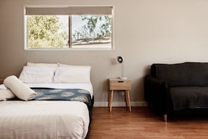 Down duvets, bed sheets - BIG4 Breeze Holiday Parks - Katherine (Cossack)