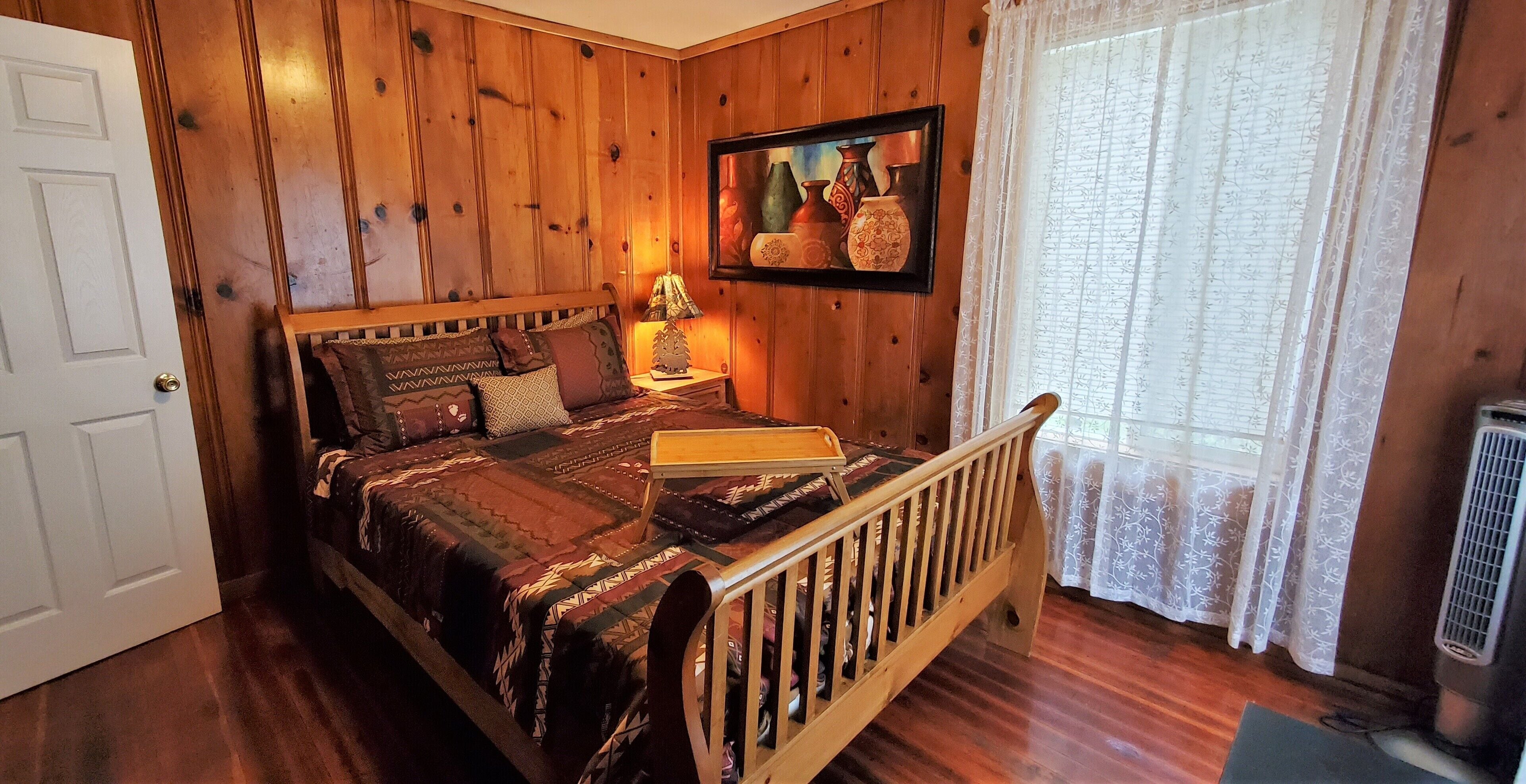 2 habitaciones, escritorio, tabla de planchar con plancha y wifi gratis 