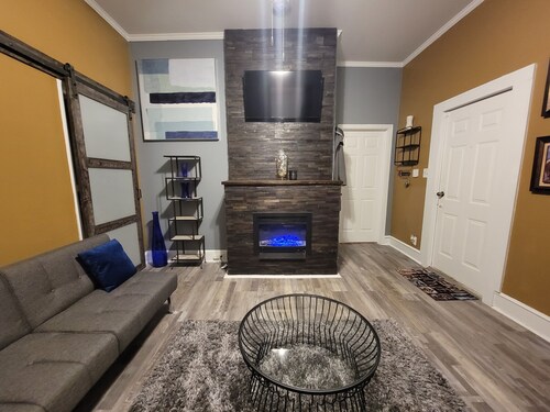Great Cozy Residential House Near Restaurant and Brewery and Live Entertainment