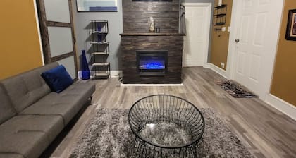Great Cozy Residential House Near Restaurant and Brewery and Live Entertainment