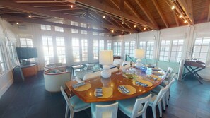 Ferienhaus, 4 Schlafzimmer | Essbereich im Zimmer