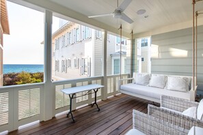 House, 4 Bedrooms | Balcony