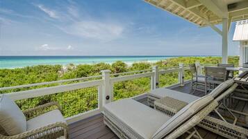 House, 3 Bedrooms | Balcony view