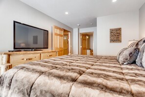 3 habitaciones, escritorio, tabla de planchar con plancha y wifi 