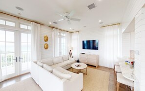 House, 4 Bedrooms | Living room