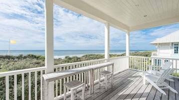 House, 4 Bedrooms | Balcony