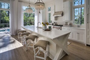 Casa, 4 quartos | Cozinha privada | Talheres/pratos/utensílios de cozinha