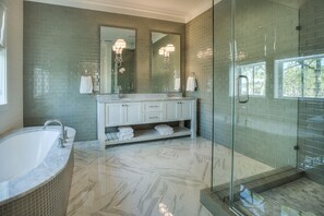 Maison, 4 chambres | Salle de bain | Serviettes fournies