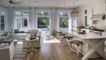House, 4 Bedrooms | Living room