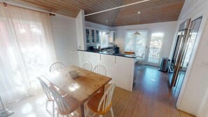 House, 2 Bedrooms | In-room dining