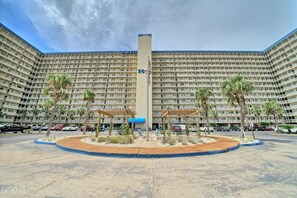 Exterior - 2nd Floor Beachfront Getaway | Regency Towers, Pools, Tiki Bar & Gulf Views (Panama City)
