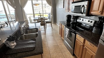 Coffee/tea maker, fridge, microwave, oven