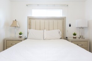 4 bedrooms, iron/ironing board, WiFi, bed sheets