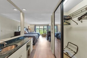 2 عدّة غرف نوم ومكتب وواي فاي مجانًا وملاءات أسرّة