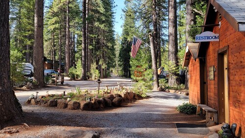 Camping Cabin B at Bigfoot Lodging Lassen NP