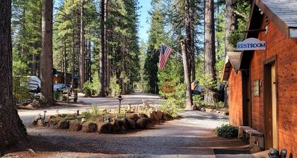 Camping Cabin B at Bigfoot Lodging Lassen NP