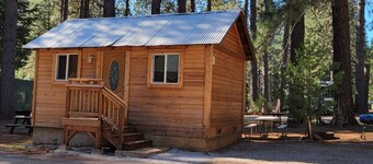 Camping Cabin B at Bigfoot Lodging Lassen NP