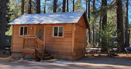 Camping Cabin B at Bigfoot Lodging Lassen NP