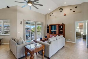 TV - 3 Bedroom w/ Den Waterfront Home - Private Pool (Marco Island)