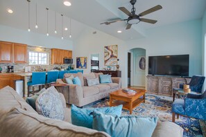 Smart TV, DVD player, books, video library - FantaSea House, Beachfront 6 BR 6BA Beauty Sleeps 19 in beds. (Galveston)