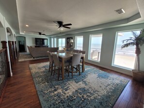 Dining - FantaSea House, Beachfront 6 BR 6BA Beauty Sleeps 19 in beds. (Galveston)