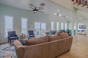 Smart TV, reproductor de DVD, libros y videoteca 