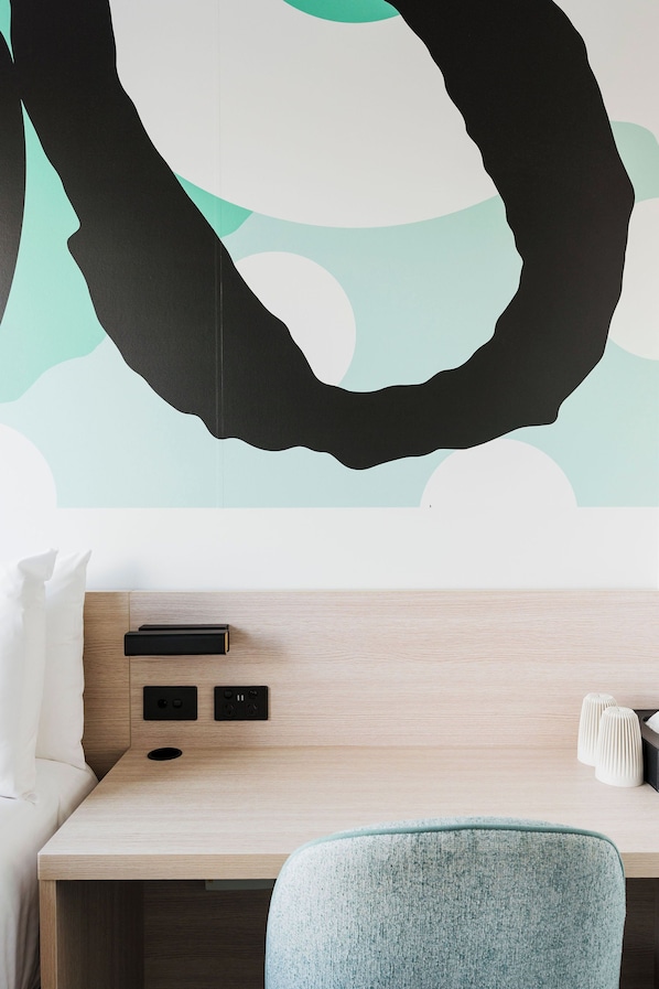 Zimmer (One of a Kind) | Hochwertige Bettwaren, Daunenbettdecken, Pillowtop-Betten, Zimmersafe