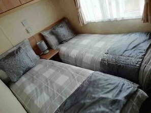 2 slaapkamers, een strijkplank/strijkijzer, internet, beddengoed