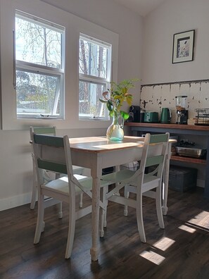 Dining - Candlebark Cottage - Private spa retreat (Hepburn)