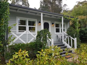Exterior - Candlebark Cottage - Private spa retreat (Hepburn)