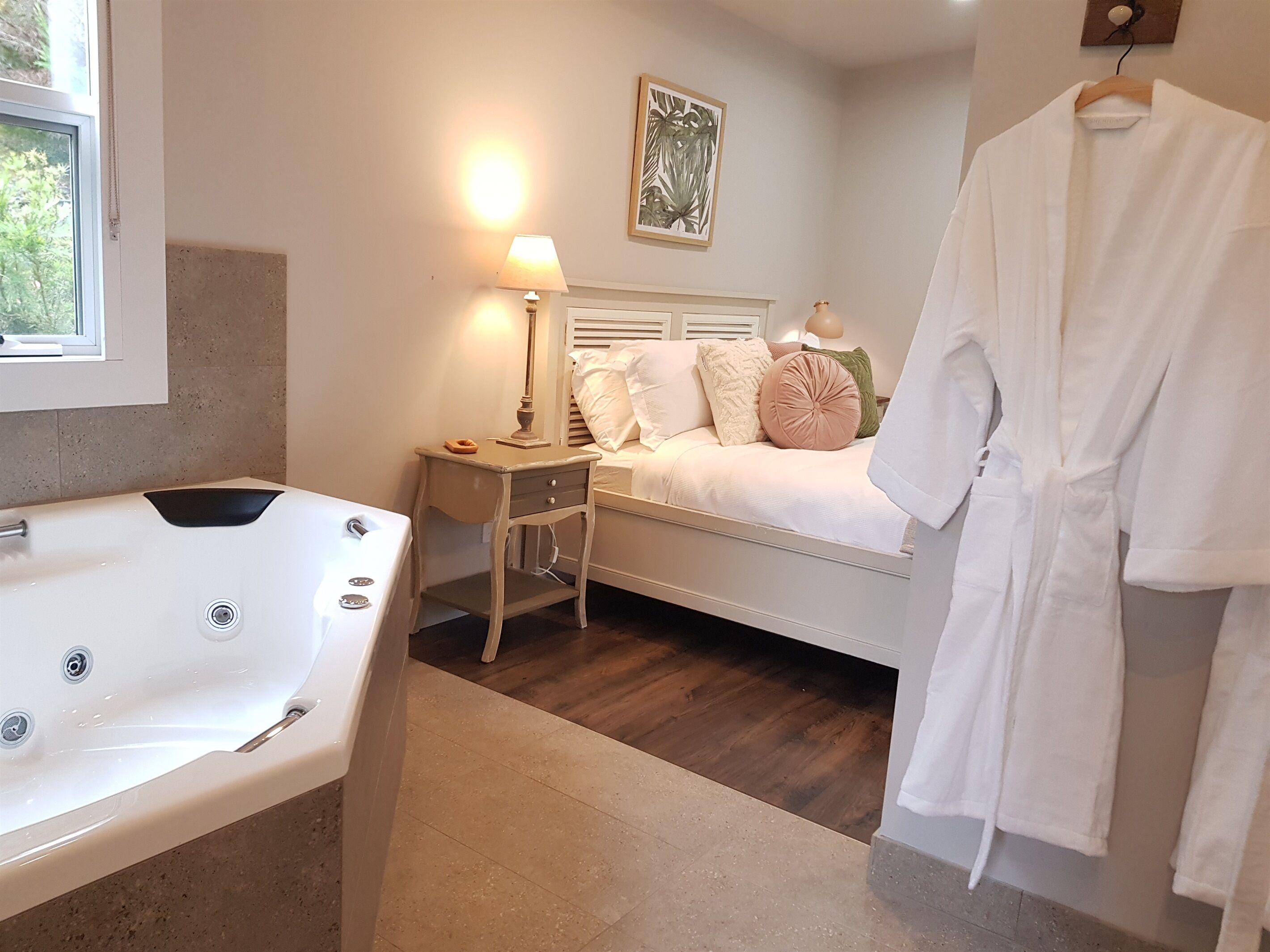 1 habitación, tabla de planchar con plancha, wifi gratis y ropa de cama 