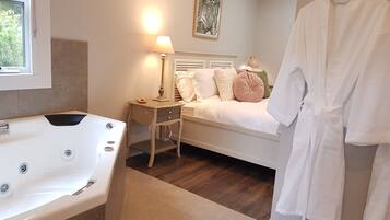 1 habitación, tabla de planchar con plancha, wifi gratis y ropa de cama