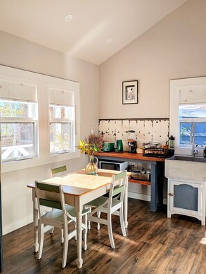 Dining - Candlebark Cottage - Private spa retreat (Hepburn)