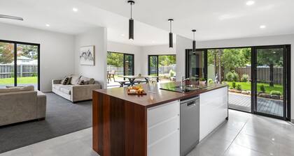 'Nozawa' Pure Luxury at East Shelly Orford