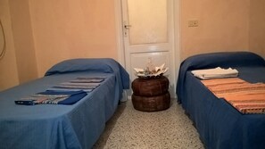 1 chambre, bureau, fer et planche à repasser, Wi-Fi gratuit