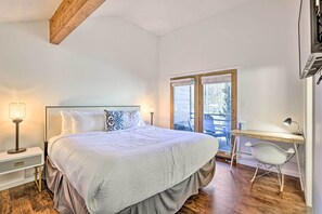 4 slaapkamers, een strijkplank/strijkijzer, reisbedje, internet