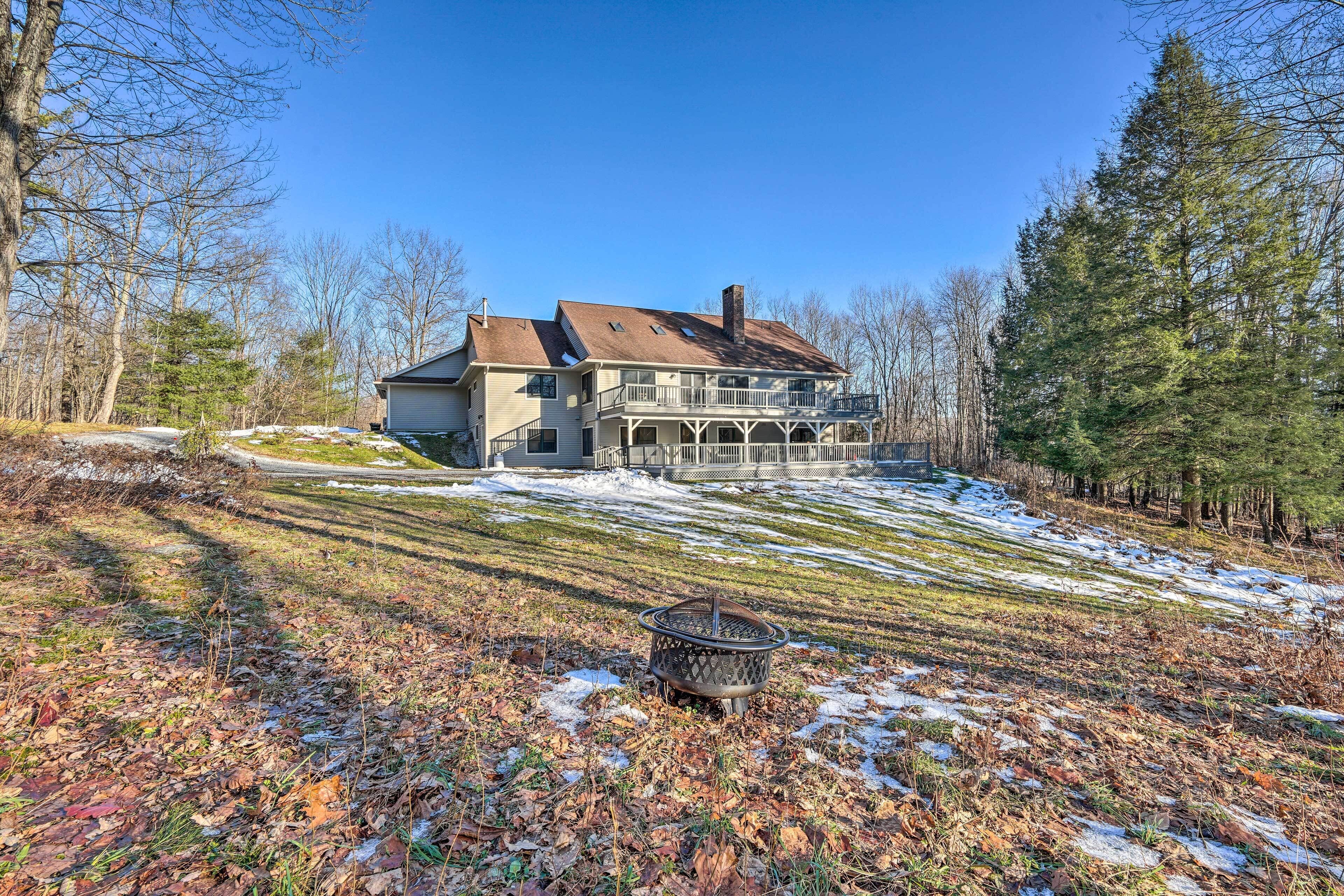 Berkshires Getaway w/ Deck & Mountain Views!