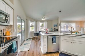 Fridge, microwave, stovetop, dishwasher
