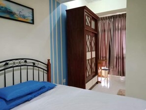 Room, 3 Bedrooms | 3 bedrooms, desk, bed sheets - OYO 90419 Sahar Guesthouse (Malacca City)
