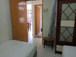 Room, 3 Bedrooms | Bilik Mandi | Pancuran mandi, tuala disediakan 