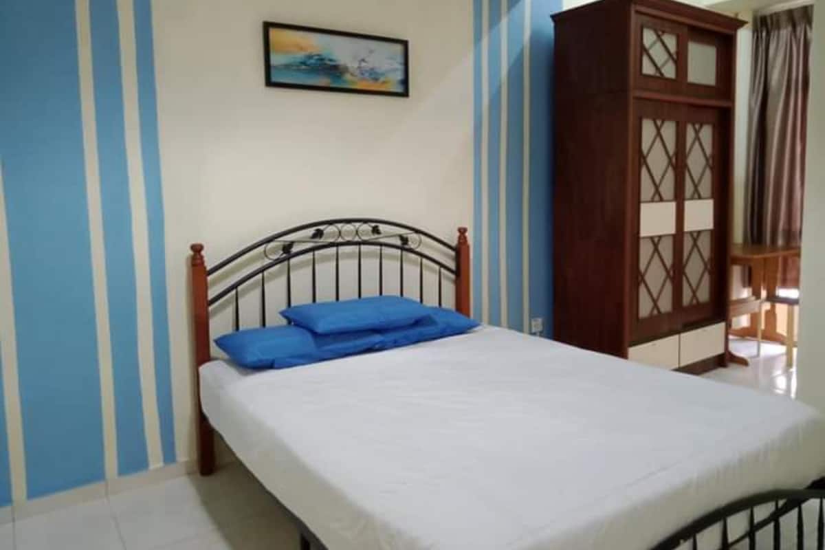 Room, 3 Bedrooms | 3 bedrooms, desk, bed sheets