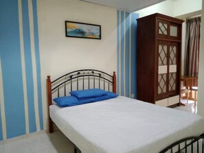 ห้องพัก, 3 ห้องนอน | 3 ห้องนอน, โต๊ะทำงาน, ผ้าปูที่นอน