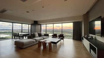 Panoramic Condo | Living area