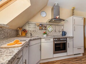 Refrigerador, horno, lavavajillas y periquera 