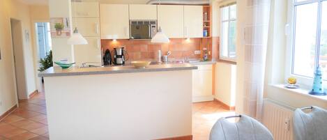 Kühlschrank, Mikrowelle, Ofen, Geschirrspüler