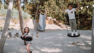 Área de juegos infantiles al aire libre