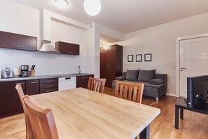 Classic Apartment | Living area | 32-inch flat-screen TV with cable channels, TV - Apartamenty Swinoujscie - Villa Stil I (Swinoujscie)