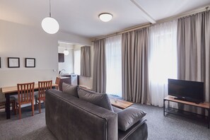 Economy Apartment | Living area | 32-inch flat-screen TV with cable channels, TV